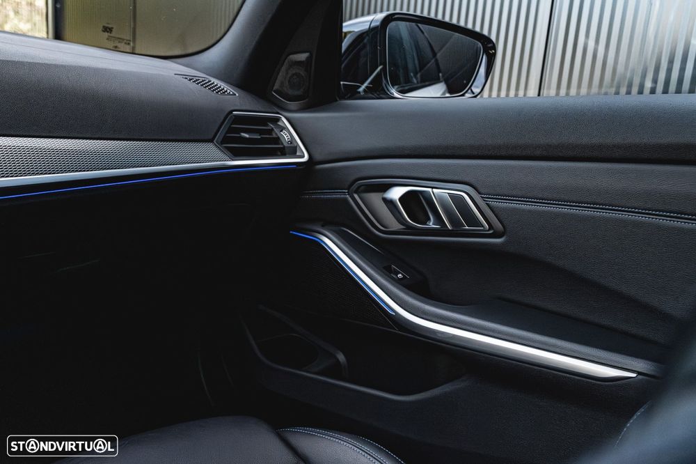 BMW 320 - 18