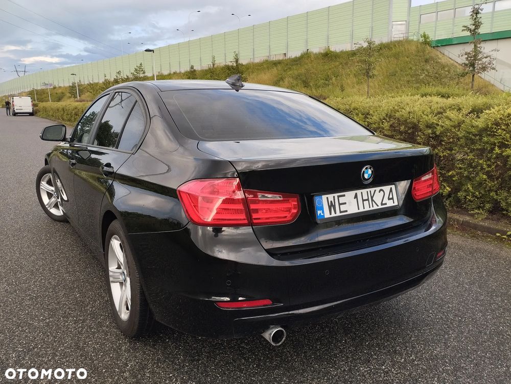 BMW Seria 3 320i - 8