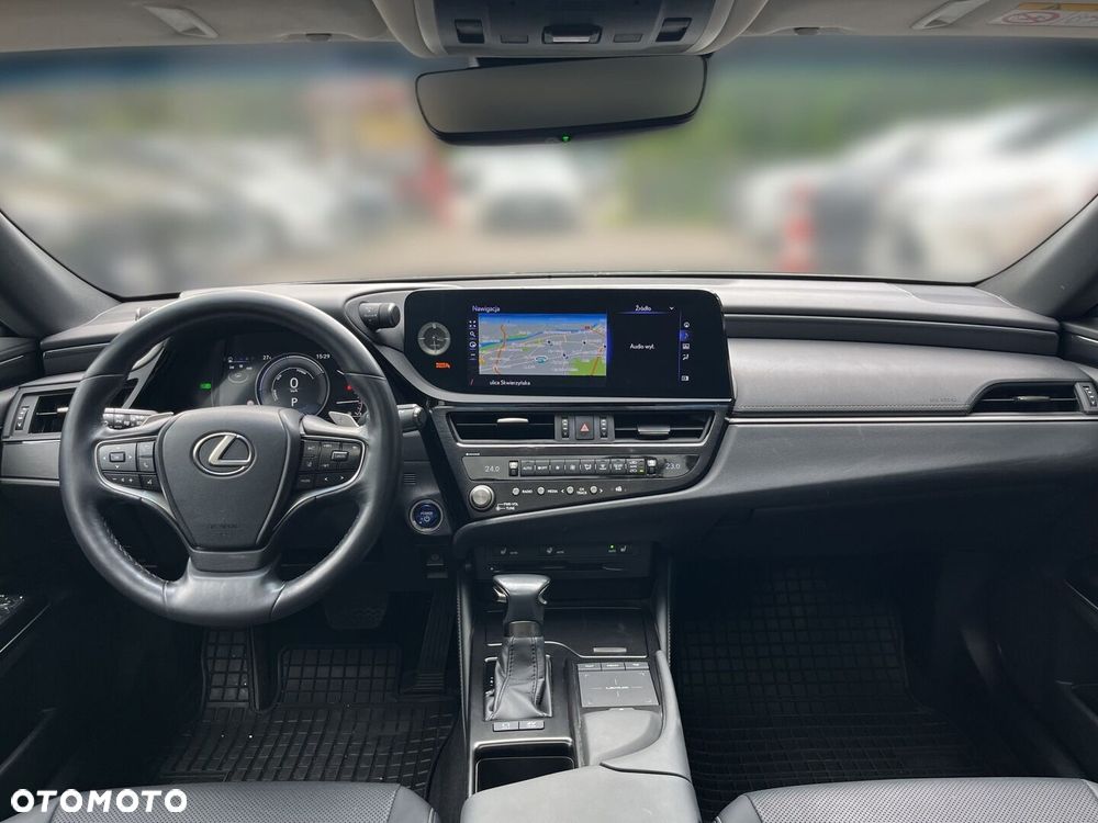 Lexus ES 300h Business Edition - 8