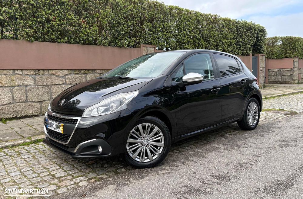 Peugeot 208 1.2 PureTech Signature - 1