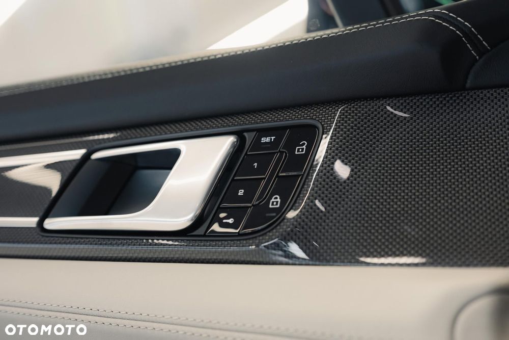 Porsche Panamera 4S E-Hybrid - 32