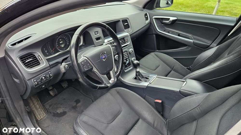 Volvo V60 D2 Momentum - 19