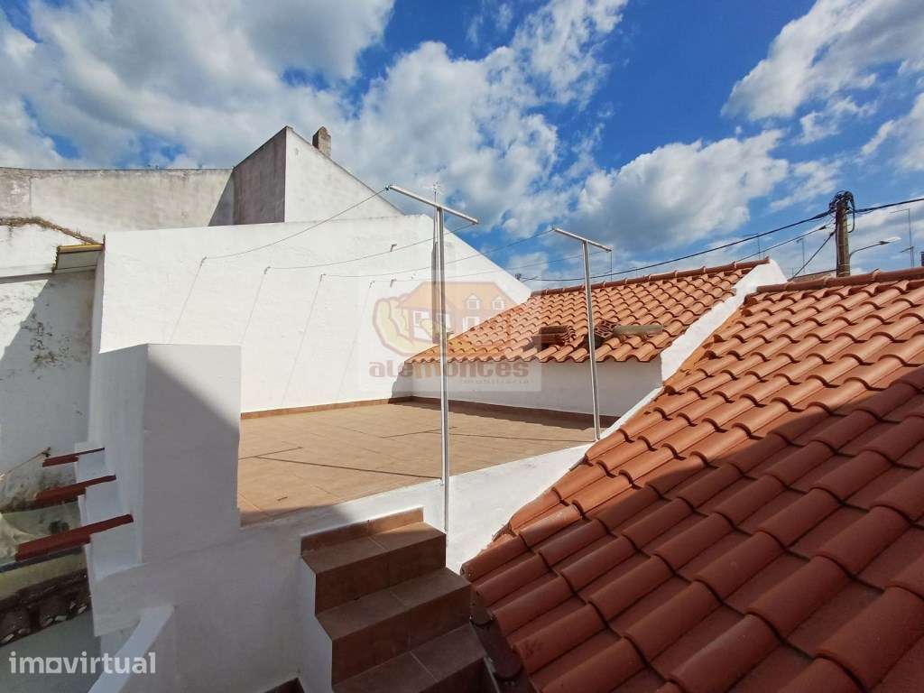 Moradia térrea com pátio e terraço - Grande imagem: 3/17