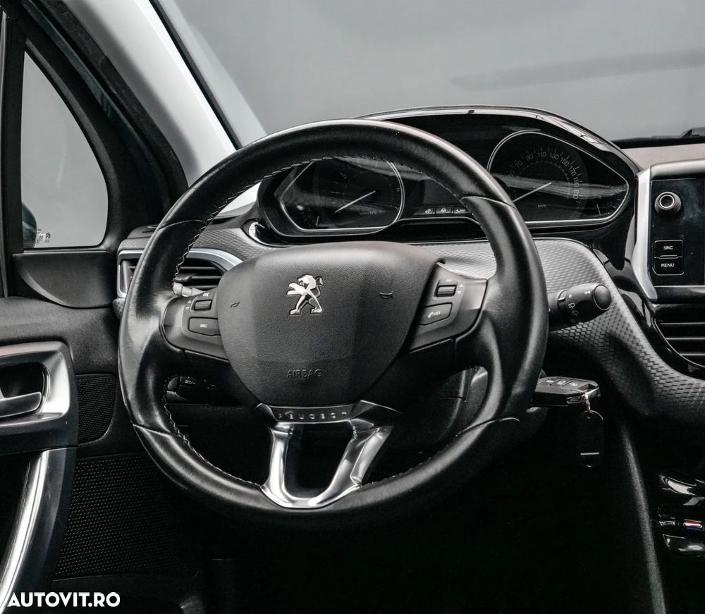 Peugeot 2008 1.2 PureTech Turbo Allure - 17