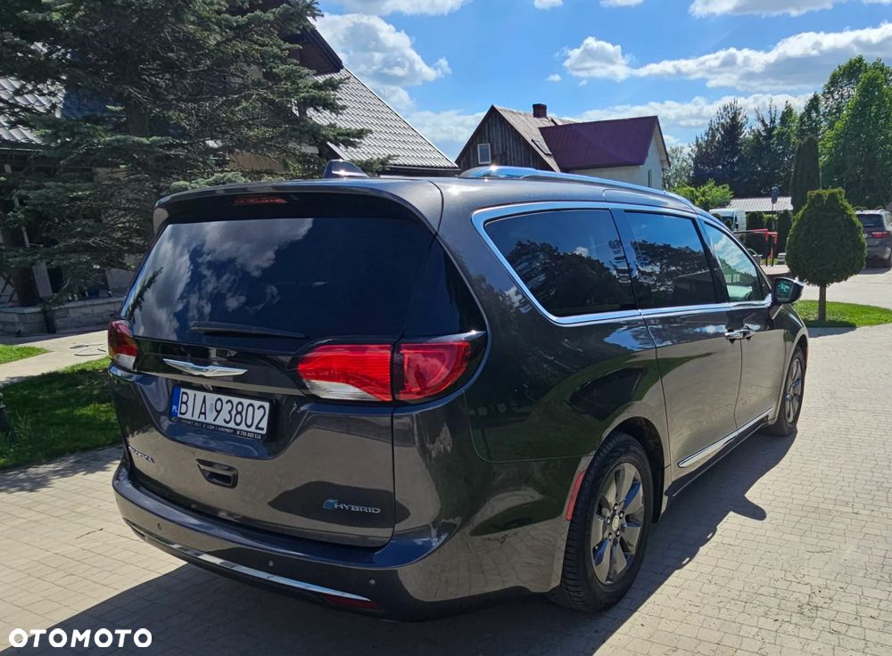Chrysler Pacifica - 8