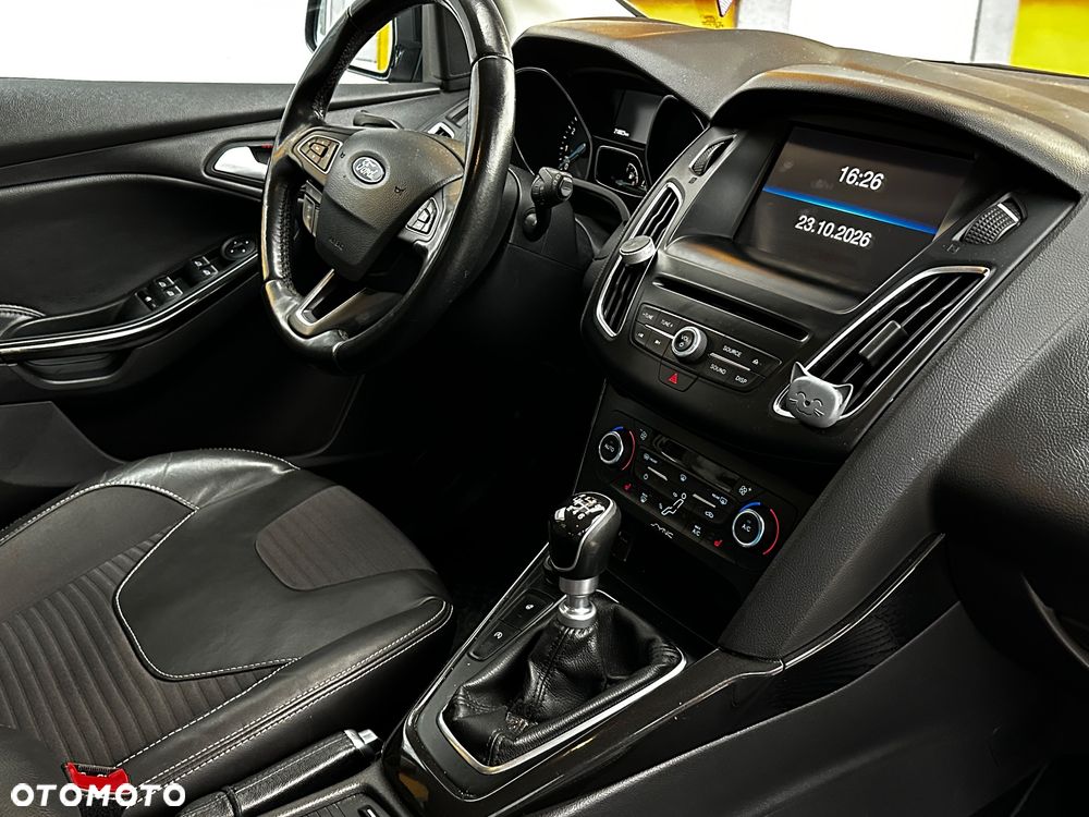 Ford Focus 1.0 EcoBoost Titanium - 12