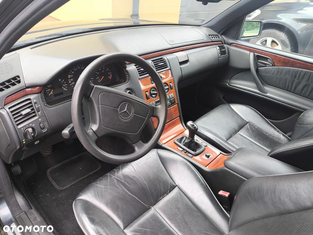 Mercedes-Benz Klasa E 200 Elegance - 8