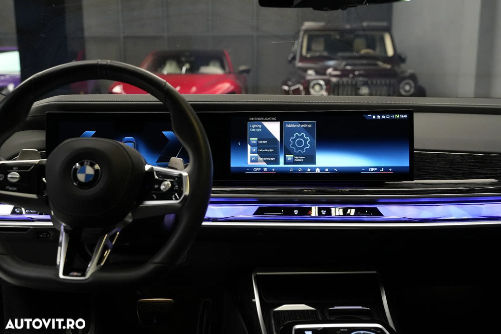 BMW Seria 7 740d xDrive MHEV - 23
