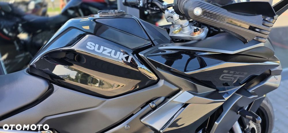 Suzuki GSX - 12
