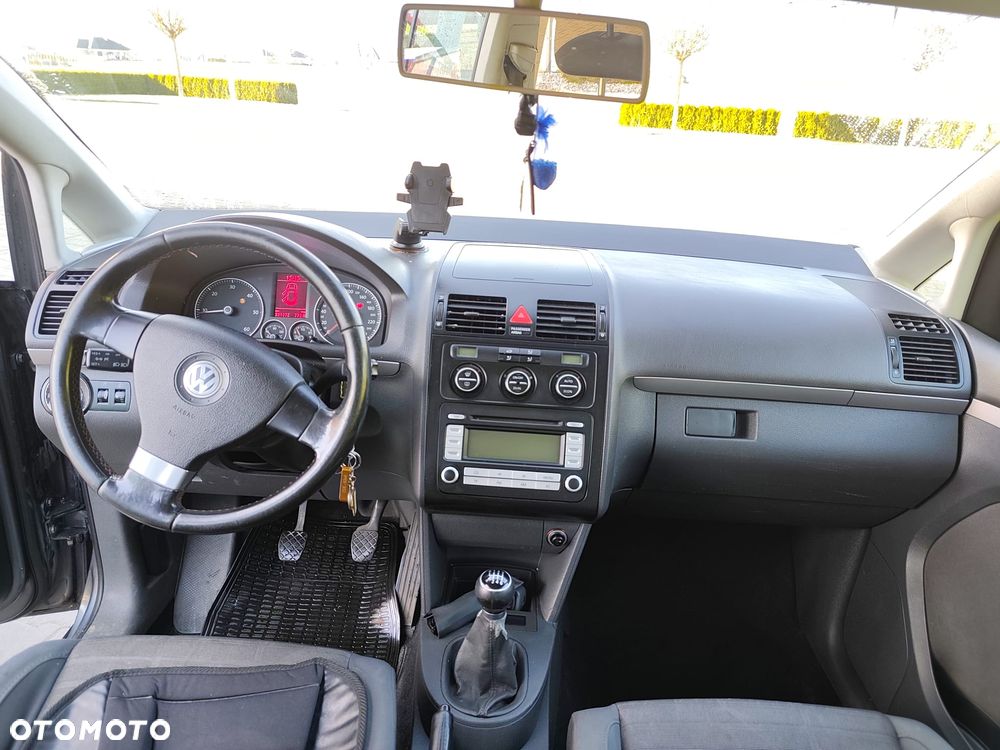 Volkswagen Touran - 8