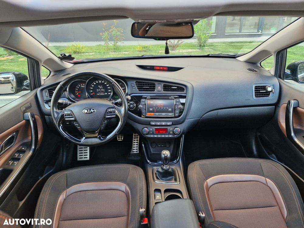 Kia Ceed 1.6 CRDi 128 Platinum Edition - 10