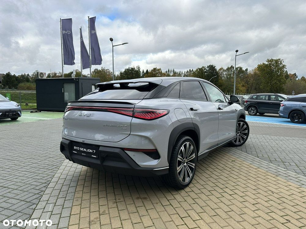 BYD Sealion 7 - 8