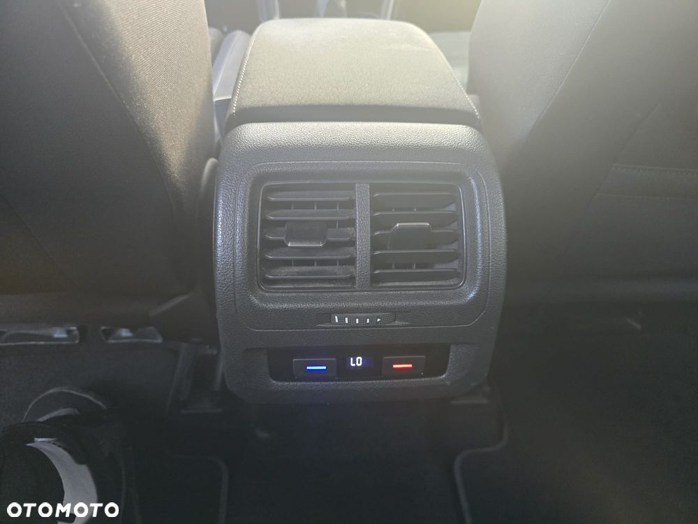 Volkswagen Touran 2.0 TDI BMT Comfortline - 6
