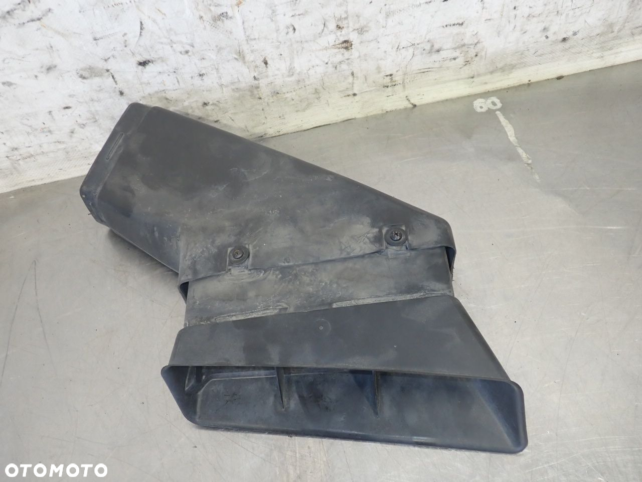 ŁAPACZ WLOT POWIETRZA AUDI A6 C5 2.5 4B1820902 - 2
