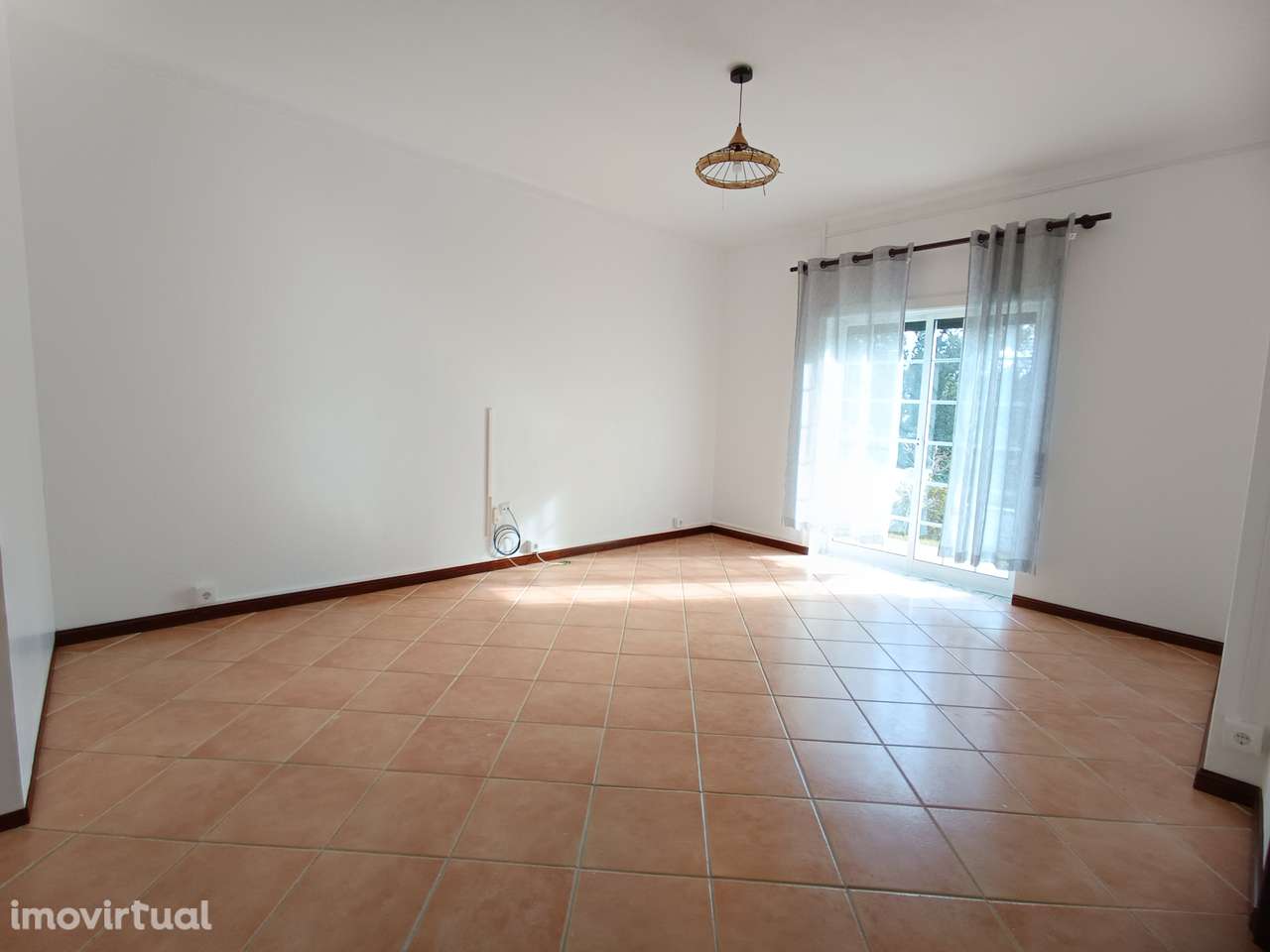 Aluga-se moradia com jardim r/chão T3+1 - Grande imagem: 2/12