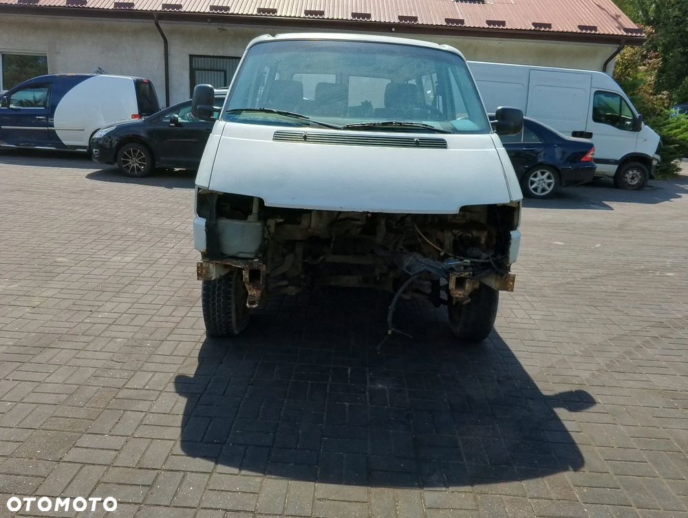 Volkswagen Transporter T4 (90-96r.) 2.4 D 77KM. Silnik AUY Skrzynia EHH lakier R-902 R902 T7 . Cały na części. GWARANCJA !!! Przód Tył Zestaw Komplet Drzwi Klapa Zderzak Błotnik Maska Grill Atrapa Szyba Pas Lampa Lusterko Boczki Fotel Kanapa Kokpit Deska Rozdzielcza Przełącznik Włącznik Sterownik Przewody Wiązka Instalacja Moduł Komputer Czujnik Listwa Pompa Alternator Wtryski Głowica Rozrusznik Kompresor Sprzęgło Dwumas Silnik Skrzynia ABS Klimatyzacji Paliwa Wspomagania Kolektor Turbina Przepustnica Zawór Chłodnica Koło Hak Belka Sanki Zawieszenie Mcpherson Półoś Amortyzator Wydech Tłumik Zacisk Most - 2