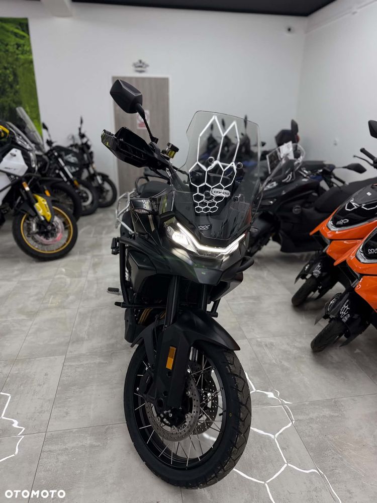 CFMoto MT - 11