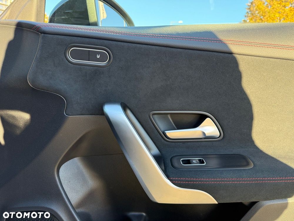 Mercedes-Benz CLA 220 mHEV 4-Matic AMG Line 8G-DCT - 25