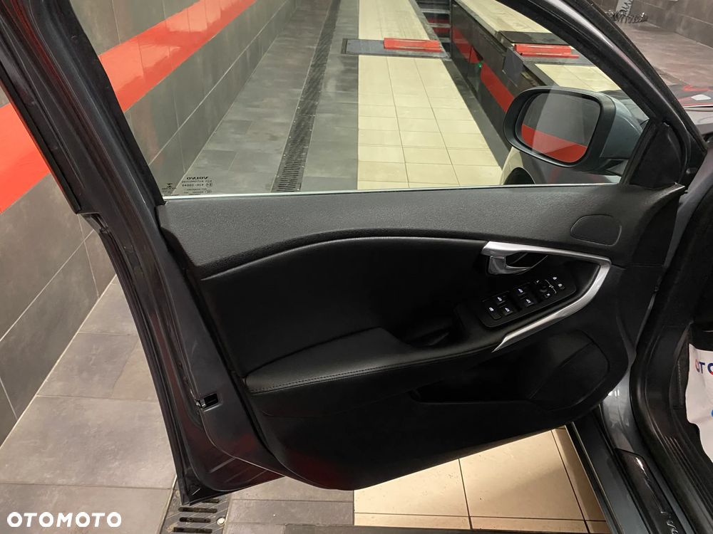 Volvo V40 D2 Linje You - 13