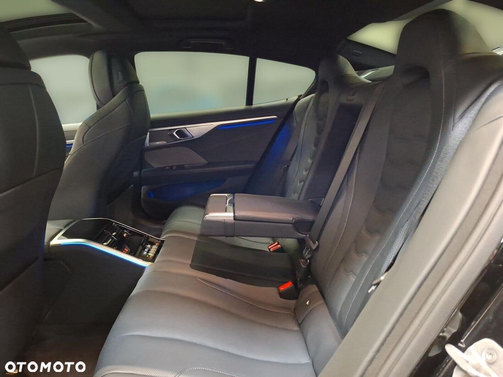 BMW Seria 8 - 16