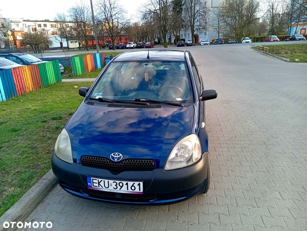 Toyota Yaris 1.0 Base - 1