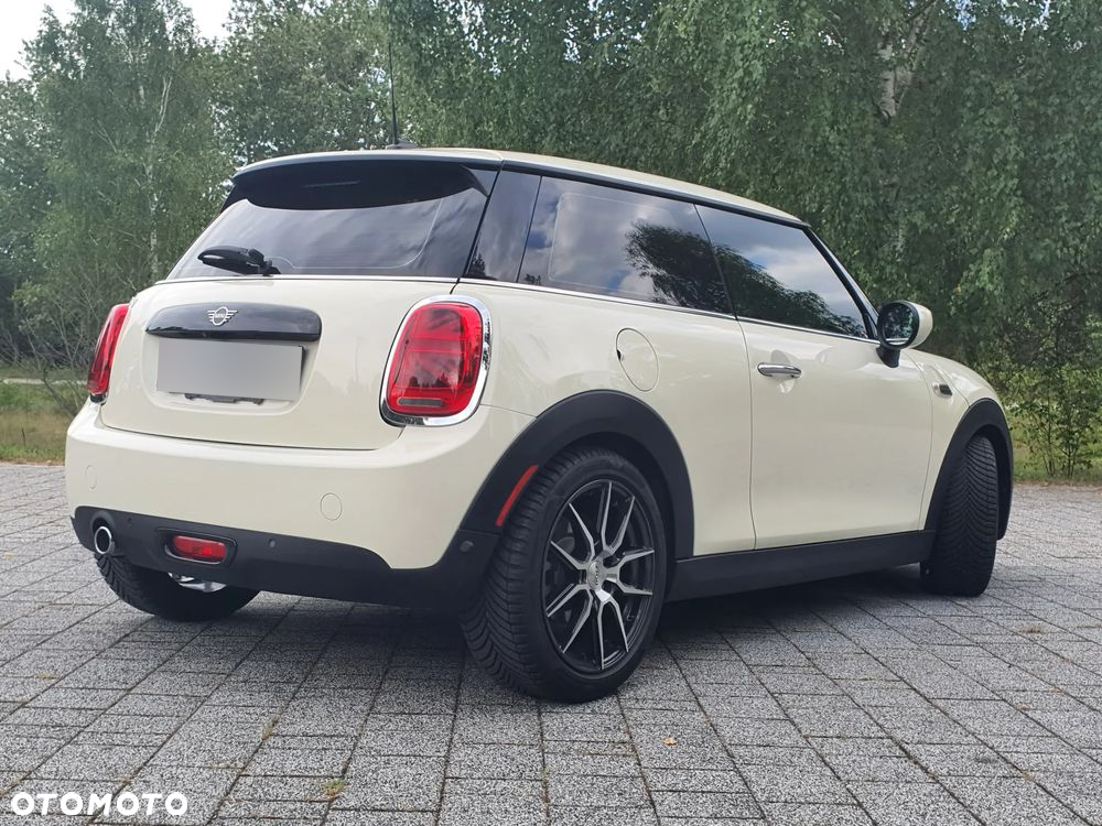 MINI Cooper Essential Trim - 4