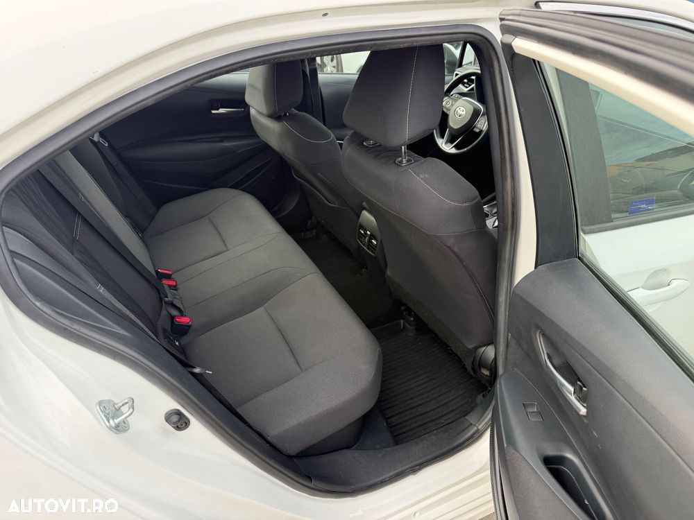 Toyota Corolla 1.8 HSD Business - 18