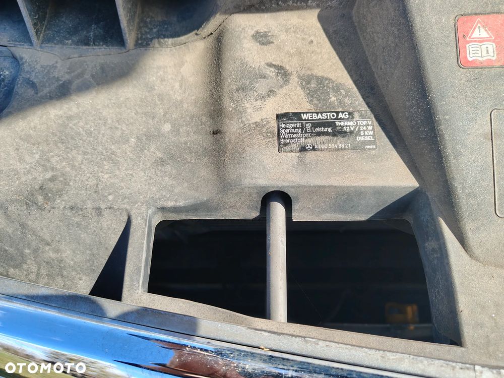 Mercedes-Benz Klasa E 300 CDI DPF BlueEFFICIENCY 7G-TRONIC Elegance - 18