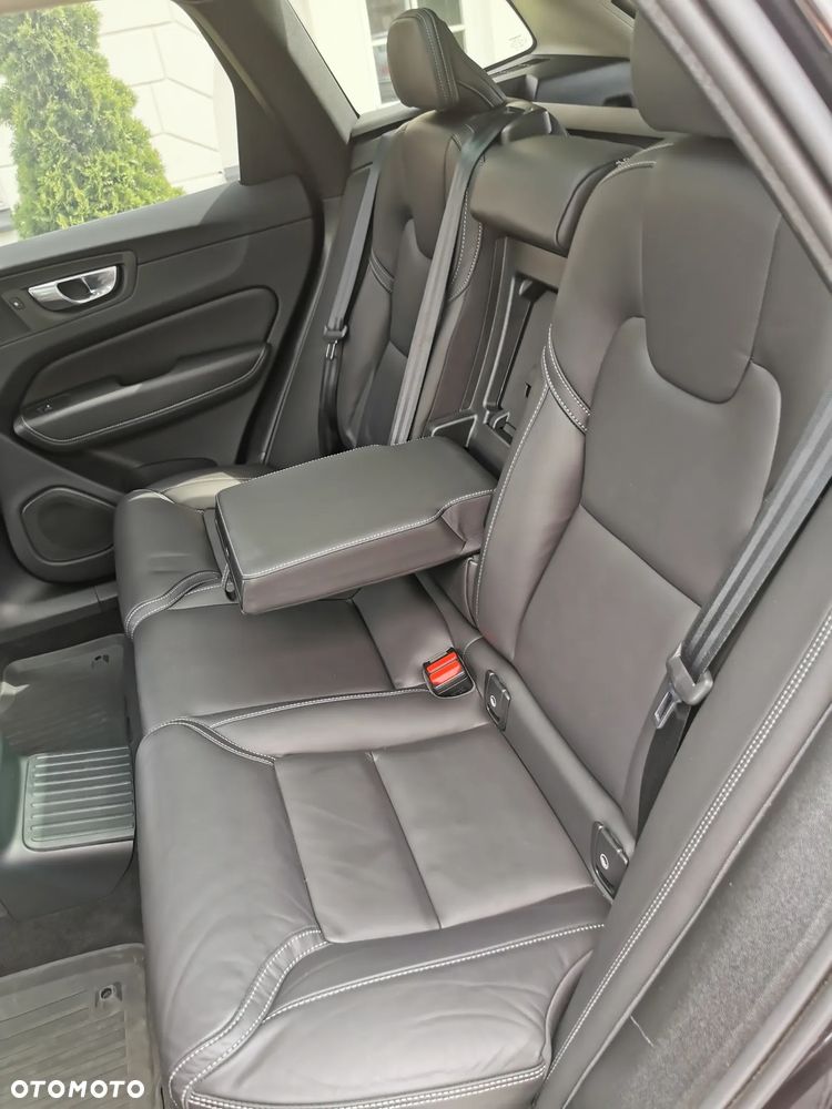 Volvo XC 60 T8 AWD Ultra Black Edition - 11