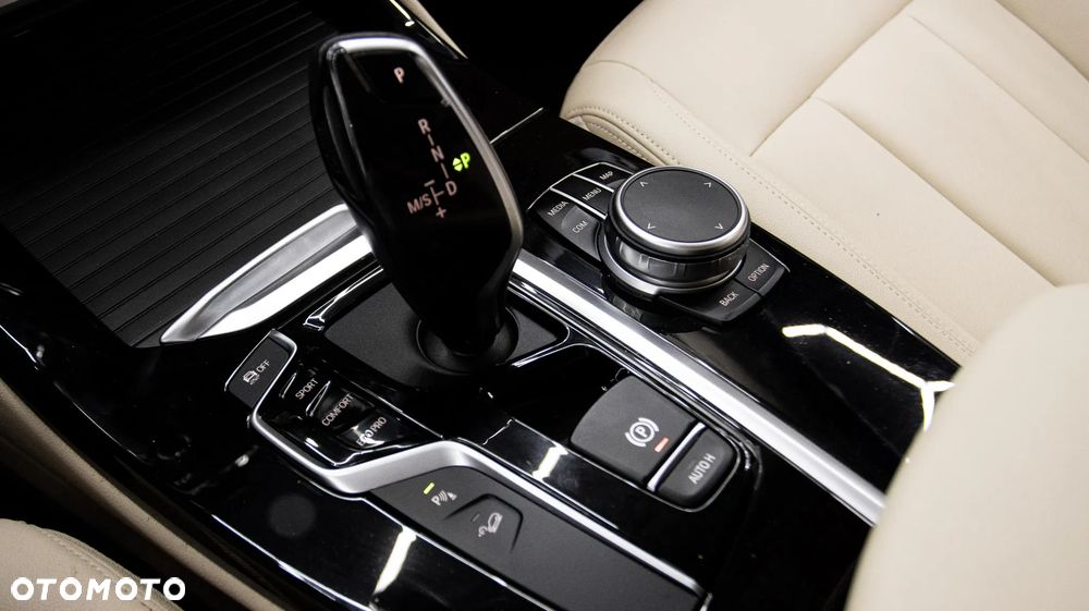 BMW X3 xDrive20i GPF Advantage - 22