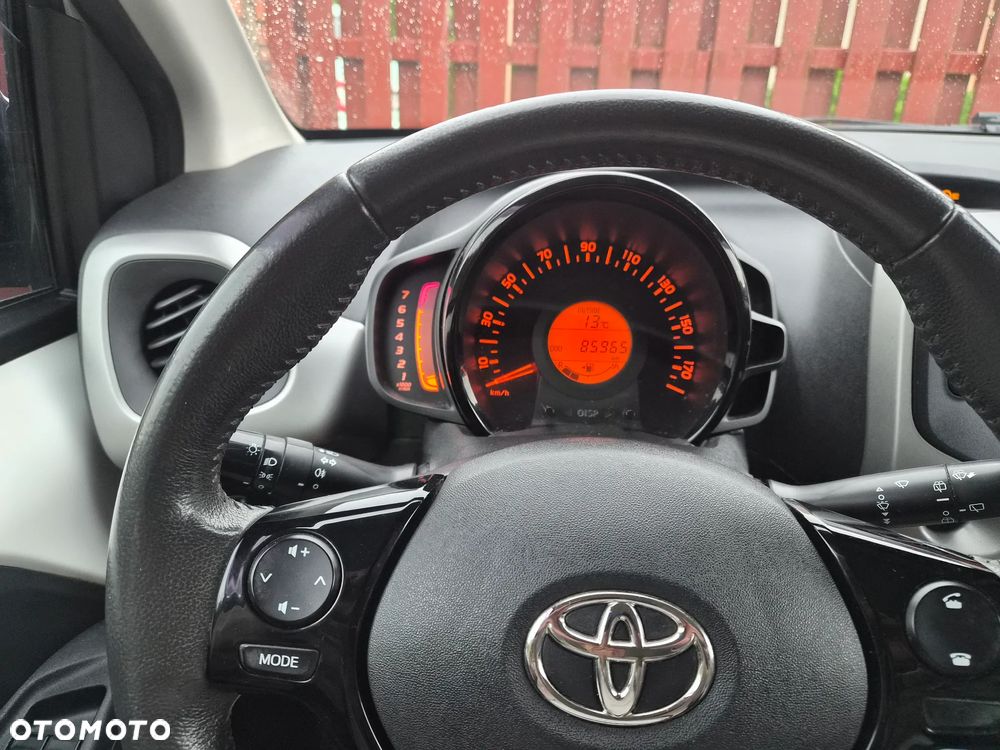 Toyota Aygo x-play - 1
