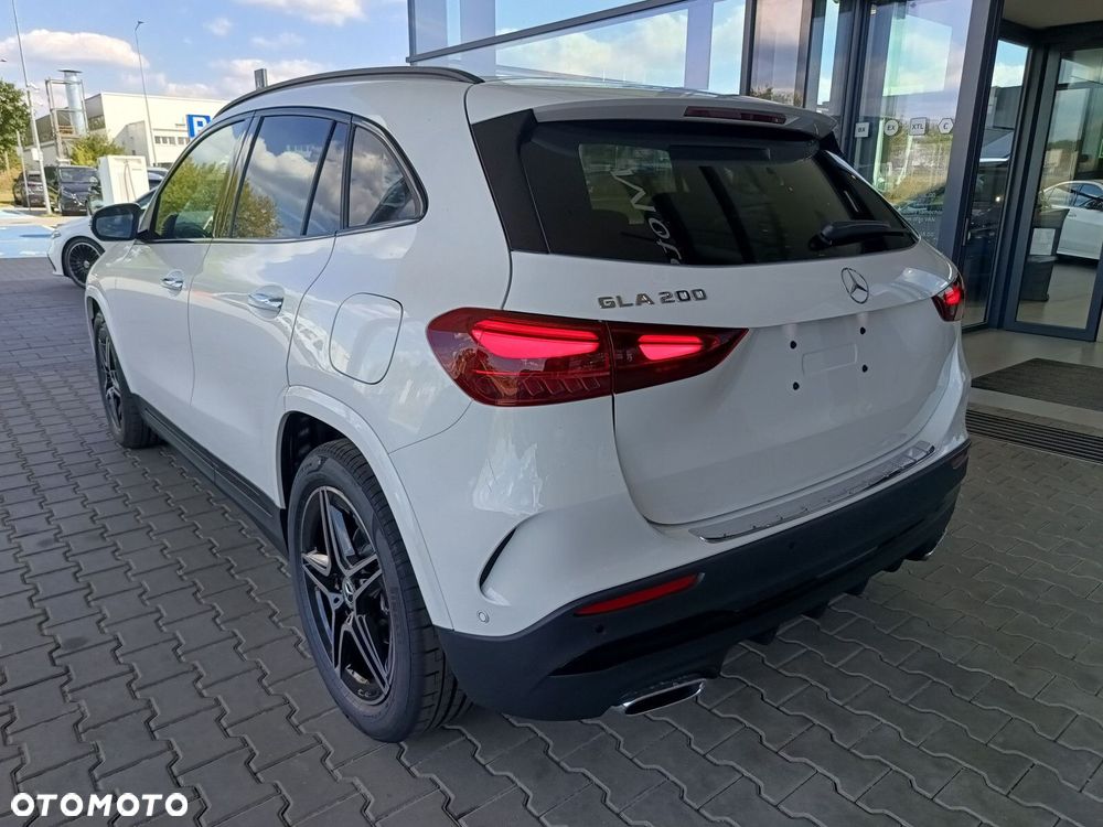 Mercedes-Benz GLA - 9