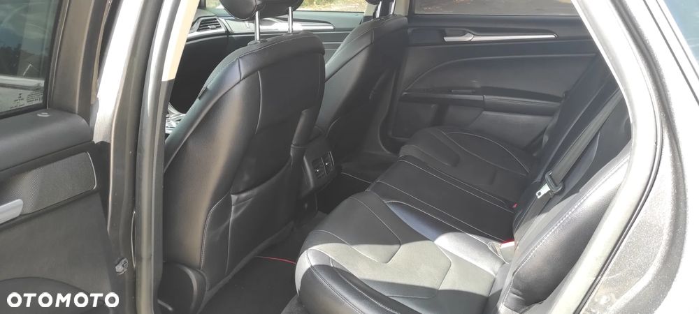 Ford Fusion 2.0 EcoBoost Titanium - 12