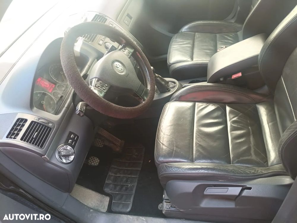 Volkswagen Touran - 4