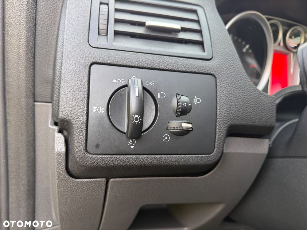 Ford Kuga 2.0 TDCi 2x4 Titanium - 27