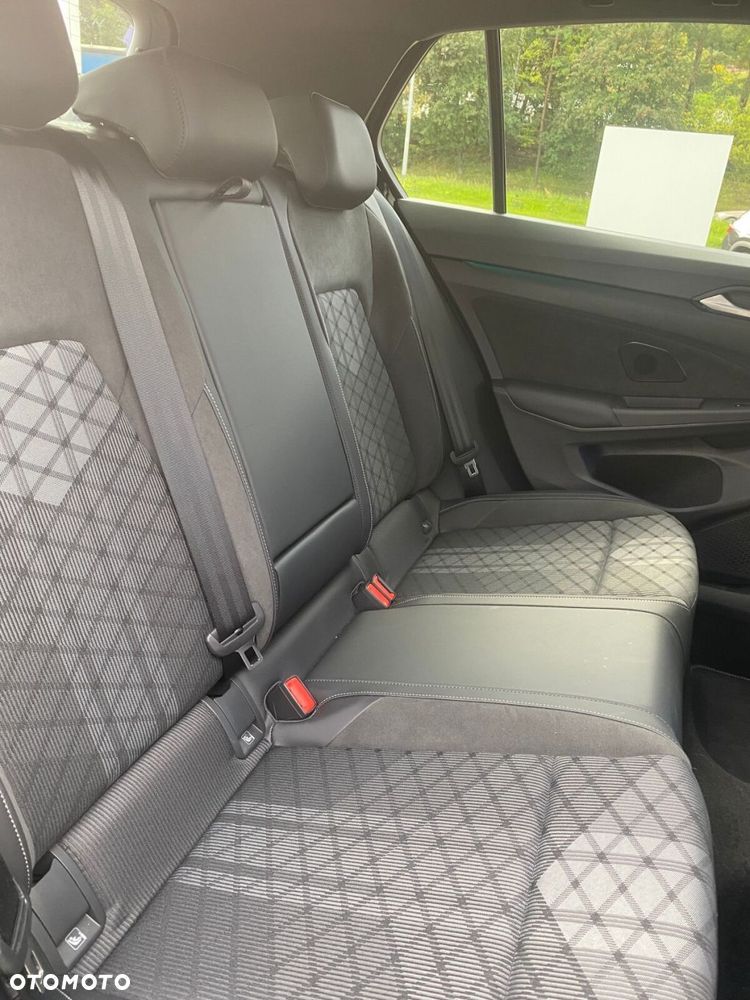 Volkswagen Golf 1.5 eTSI mHEV R-Line Plus DSG - 8