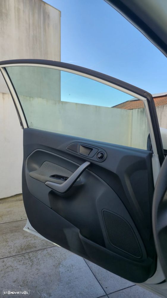 Ford Fiesta - 11