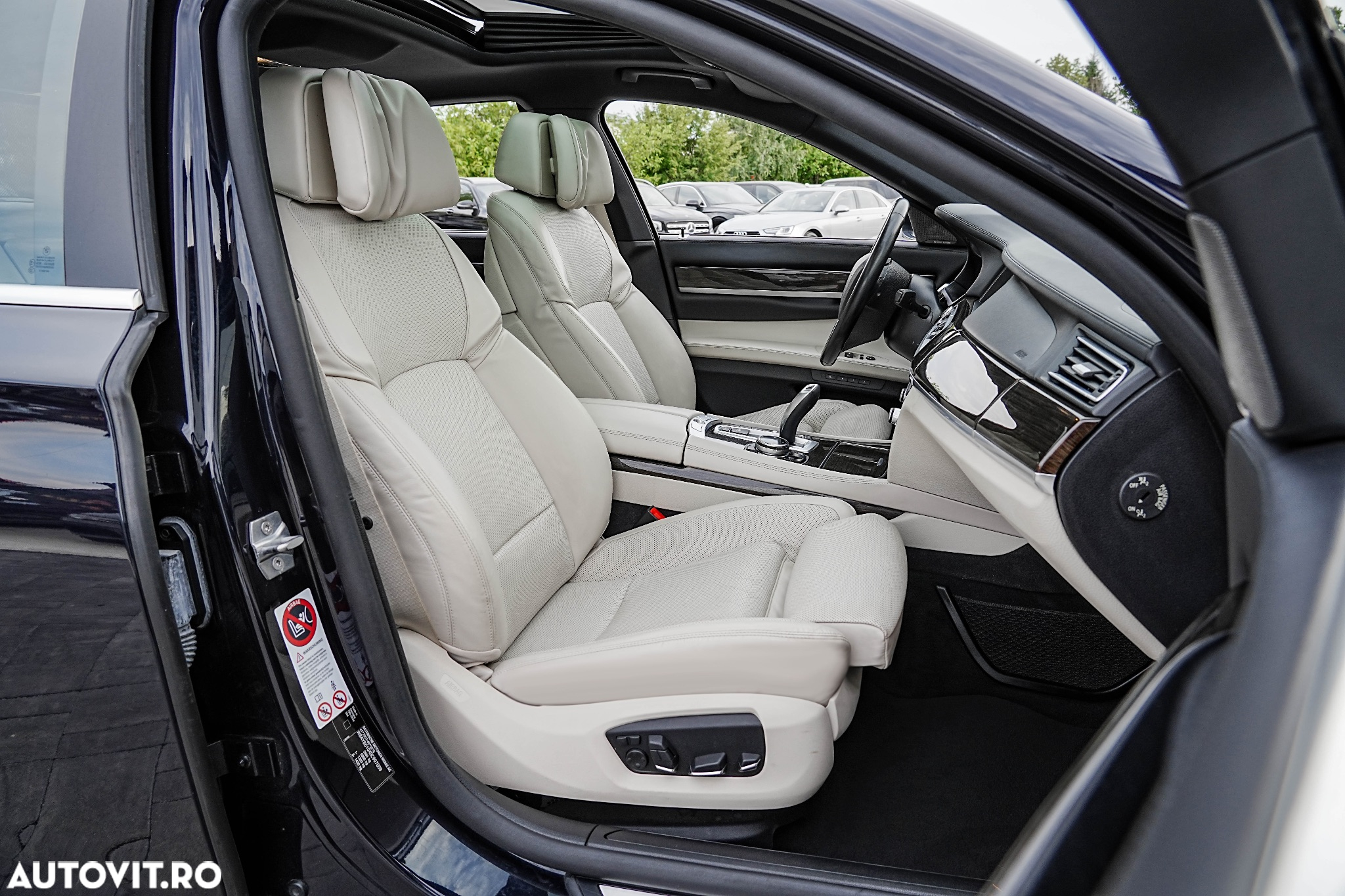 BMW Seria 7 750i xDrive Edition Exclusive - 7