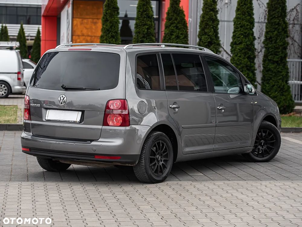 Volkswagen Touran - 13