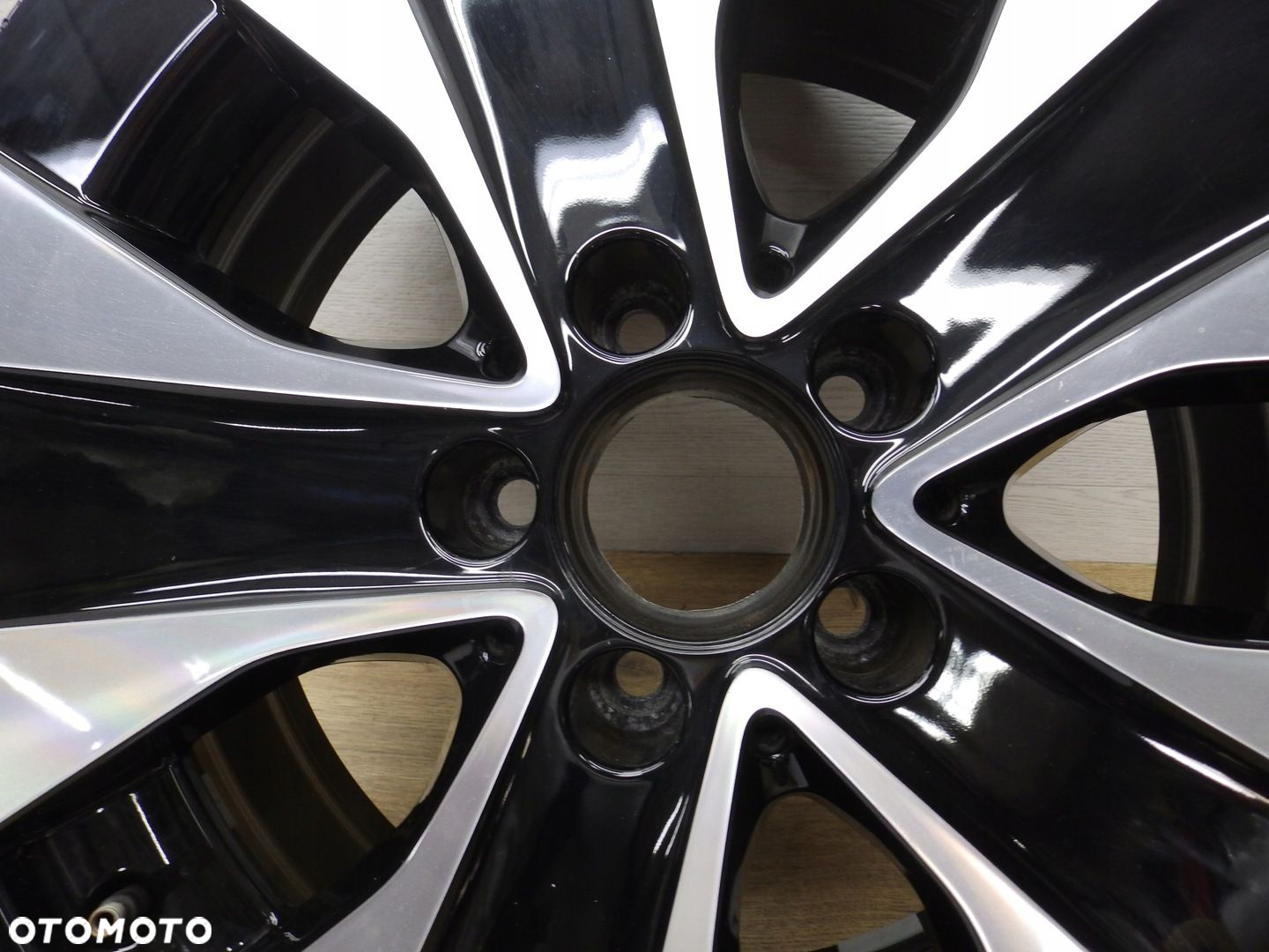 Felga Mercedes Vito V-Klasa A447 7Jx17H2 -N Et51 5x112 - 2