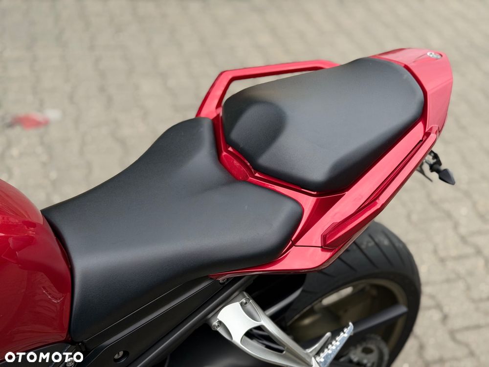 Yamaha FZ - 24