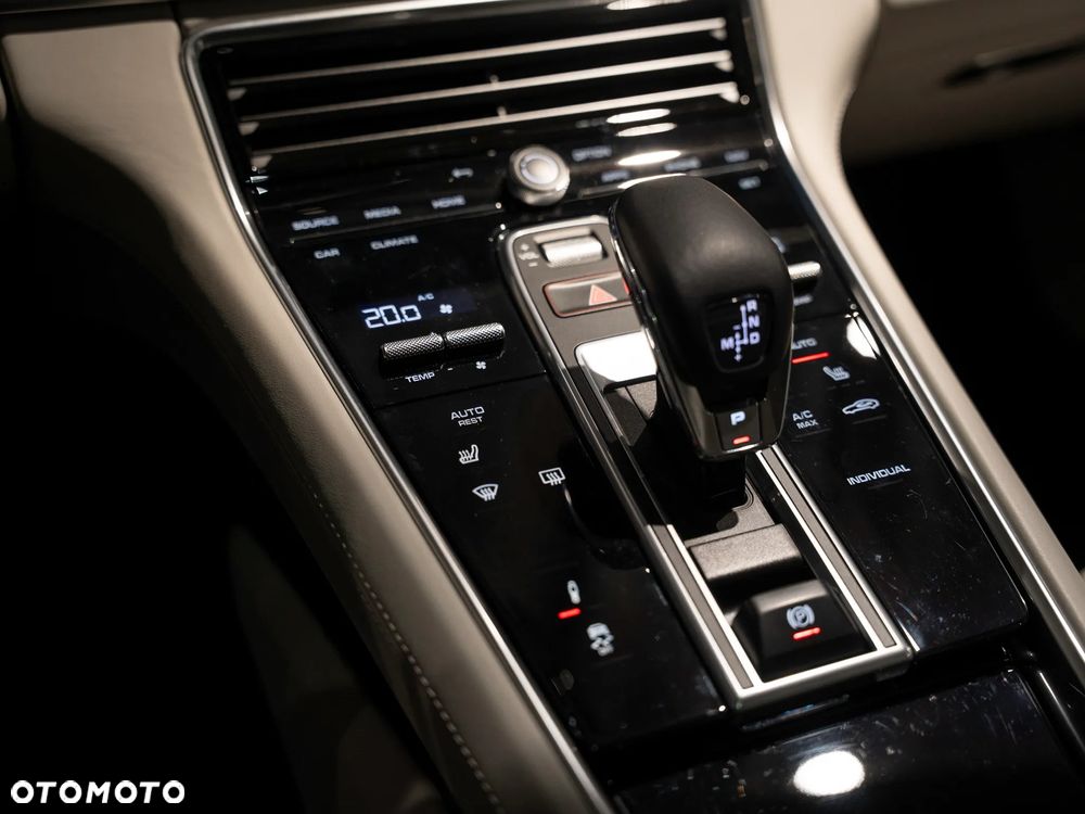 Porsche Panamera 4 E-Hybrid Platinum Edition - 33