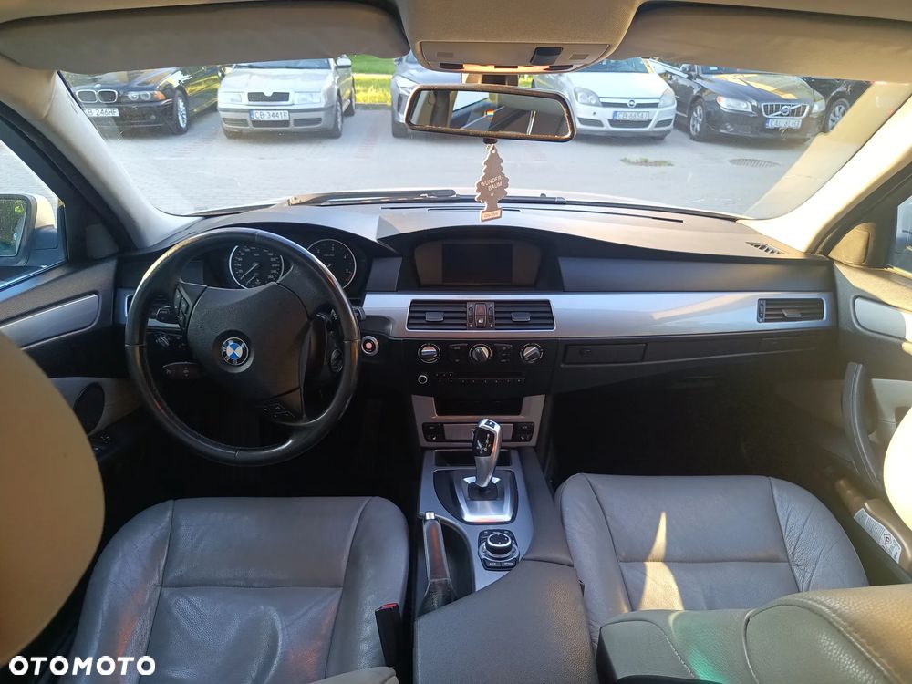 BMW Seria 5 520d - 25