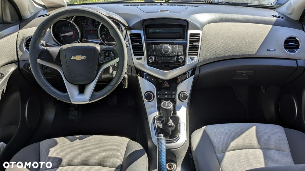 Chevrolet Cruze - 23