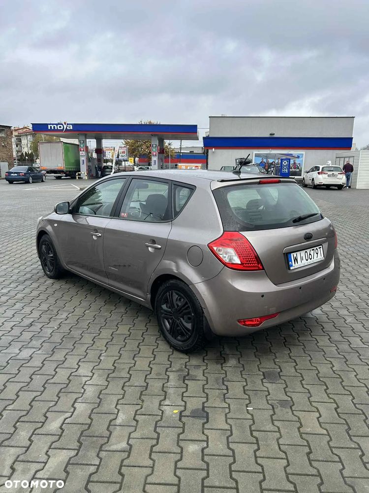Kia Ceed Cee'd 1.6 Crdi Comfort + - 21