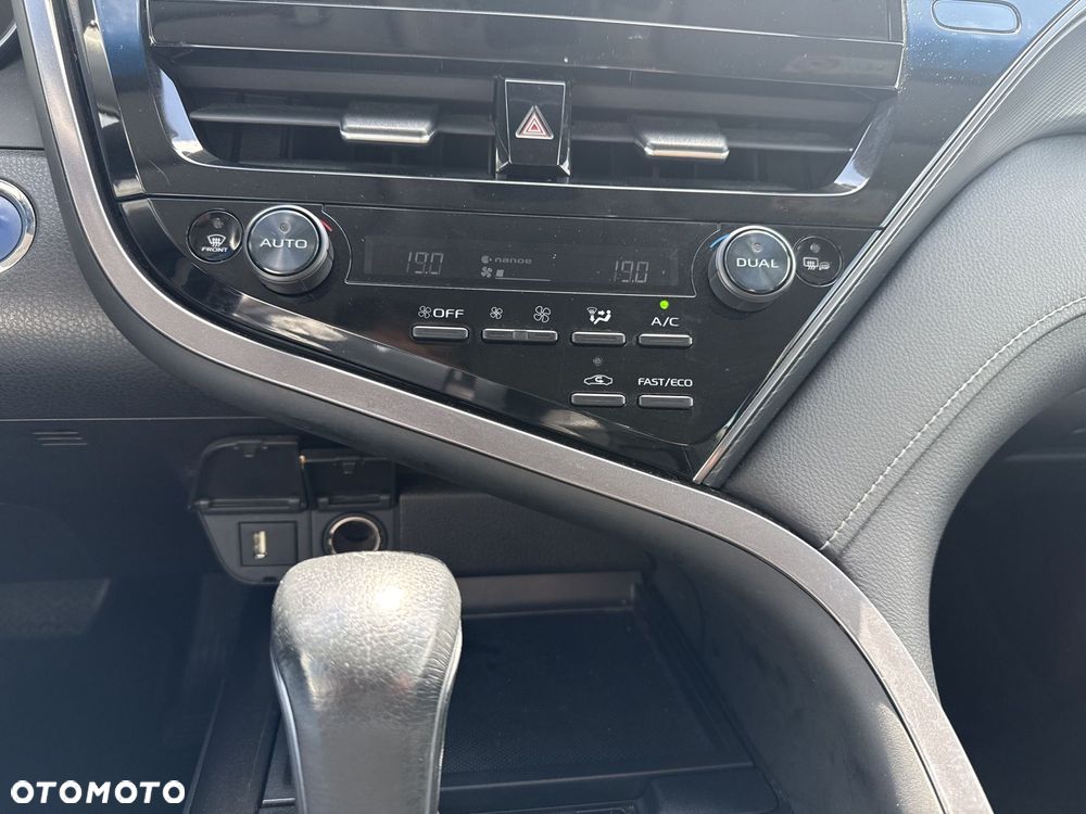 Toyota Camry 2.5 Hybrid Prestige CVT - 20