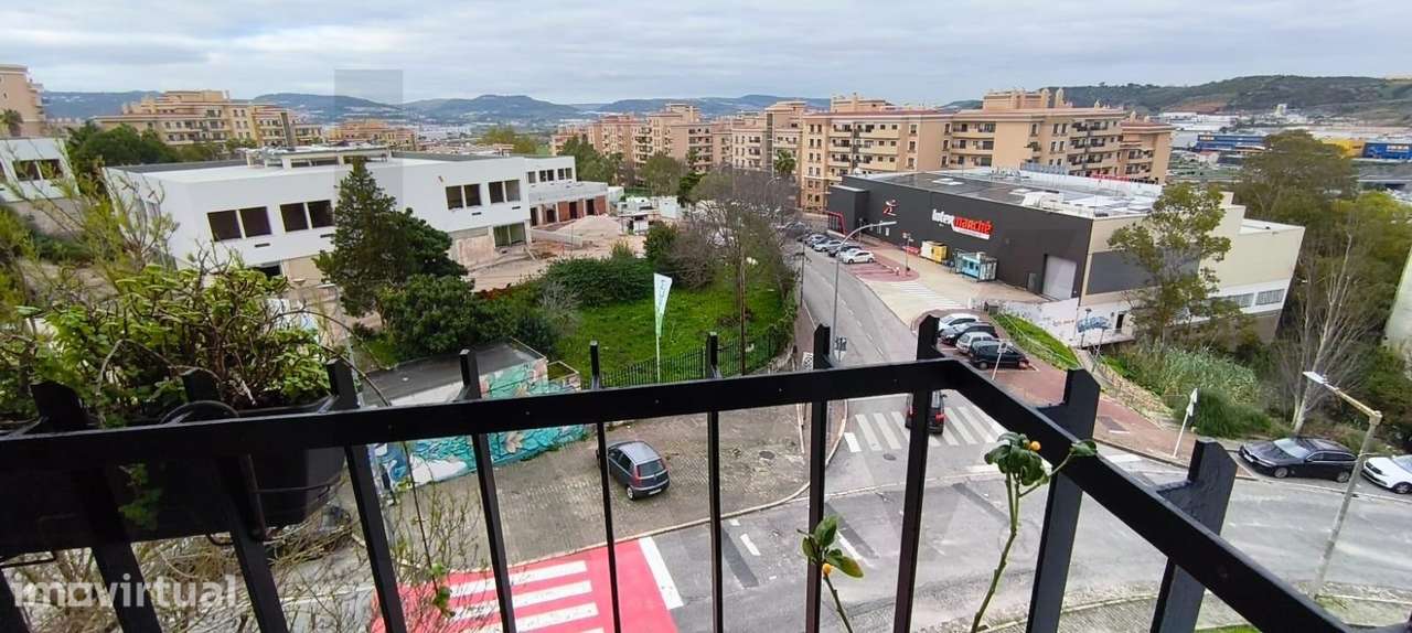 T3 transformado em T2 com arrecadação - Santo António dos Cavaleiros - Grande imagem: 3/45