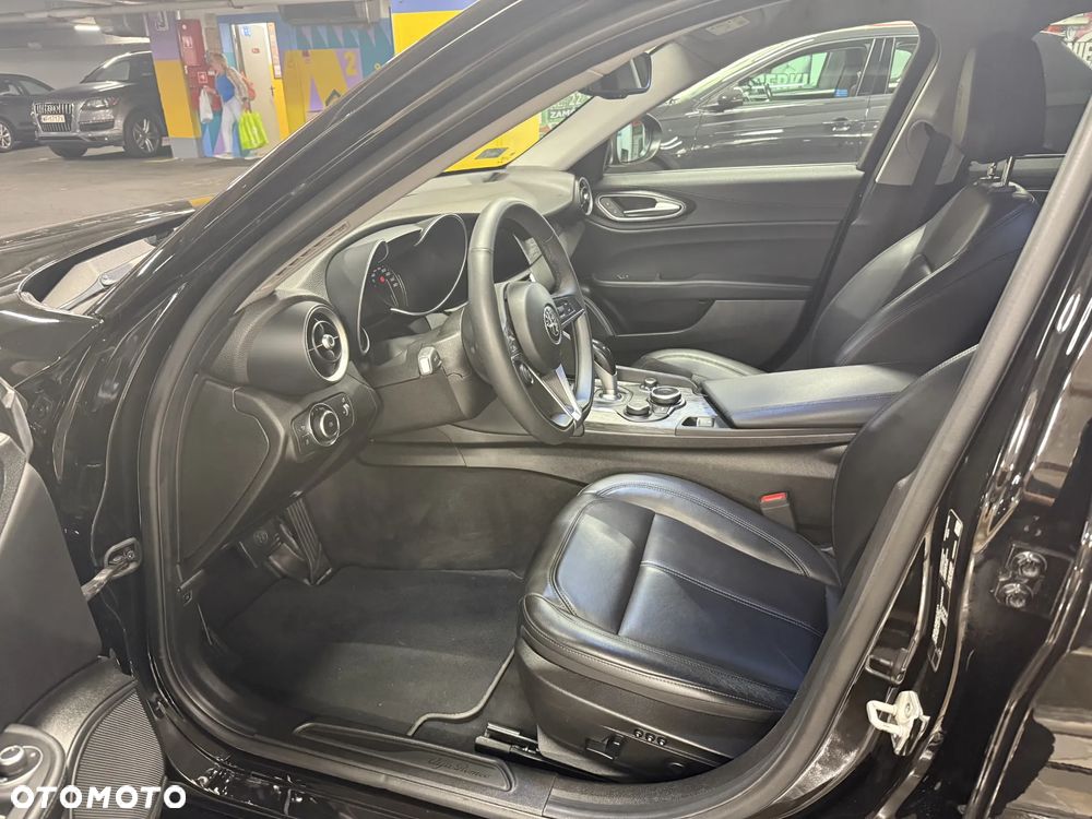 Alfa Romeo Giulia 2.0 Turbo Business - 9