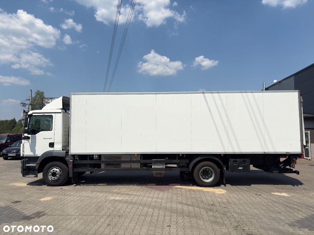 MAN TGM 15.250 / CHŁODNIA CARRIER / DZIELONA KOMORA / DMC 16.000kg / 385.000km przebiegu / WINDA / EURO 6 - 20