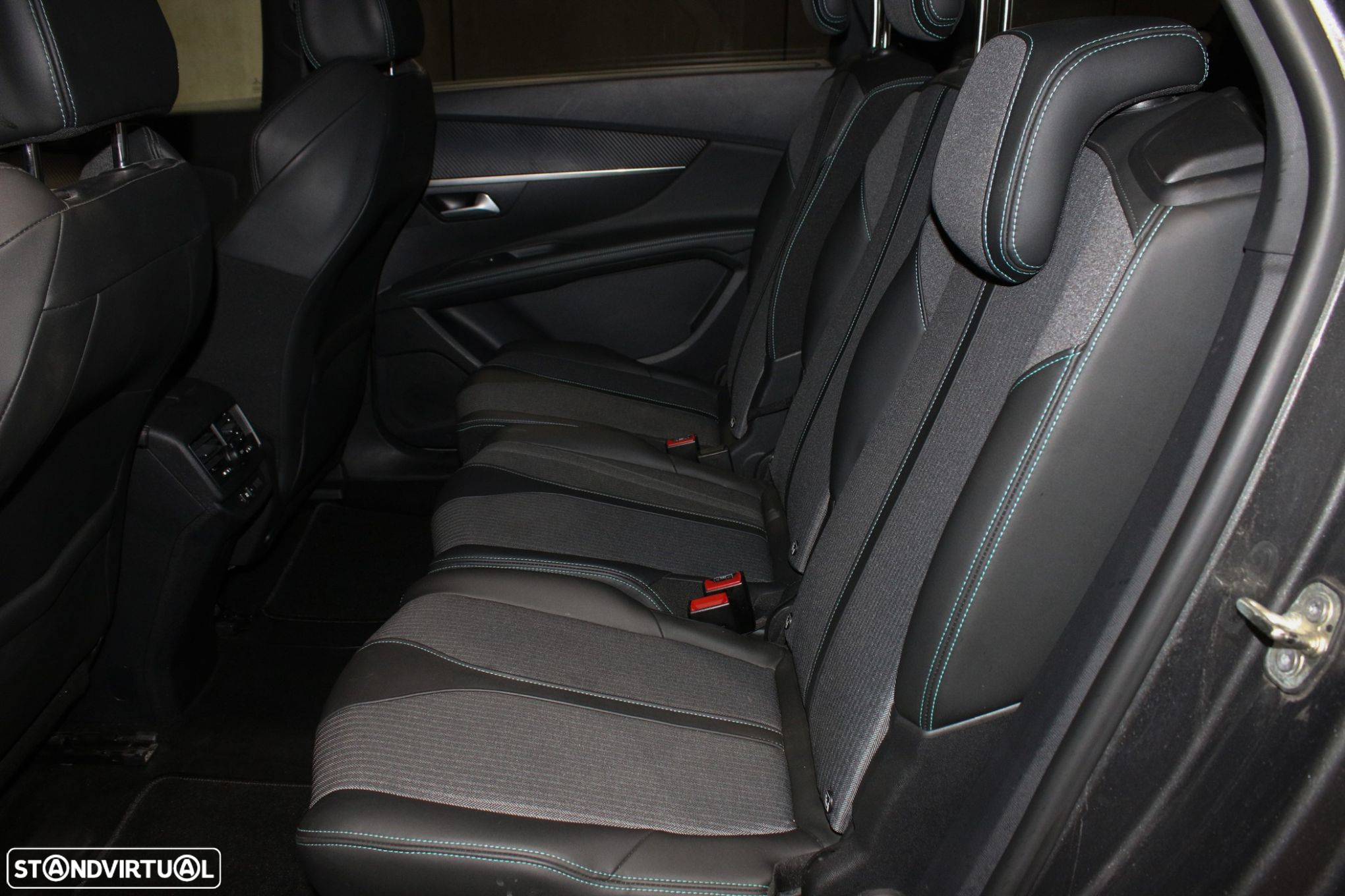 Peugeot 5008 1.2 PureTech Allure EAT8 - 14